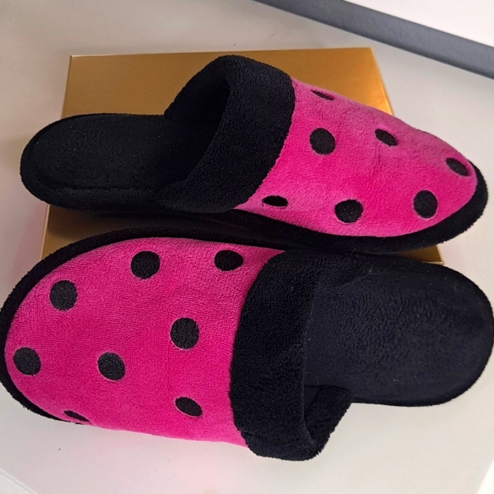 Isotoner Microterry Pink and Black Polka-Dot Washable Slip-On Clog Slippers